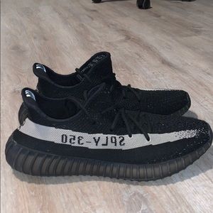 Yeezy Oreo size 11